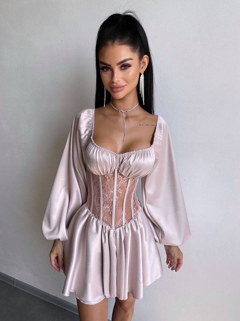 Атласна сукня з обʼємними рукавами та мереживом Атласна сукня з обʼємними рукавами та мереживом | PUSHKA SHOP