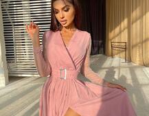 Блискуча сукня-міді із запахом на грудях і розрізом на спідниці з широким поясом  Блискуча сукня-міді із запахом на грудях і розрізом на спідниці з широким поясом  | PUSHKA SHOP