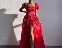 Атласна сукня максі із розрізом на спідниці Атласна сукня максі із розрізом на спідниці | PUSHKA SHOP