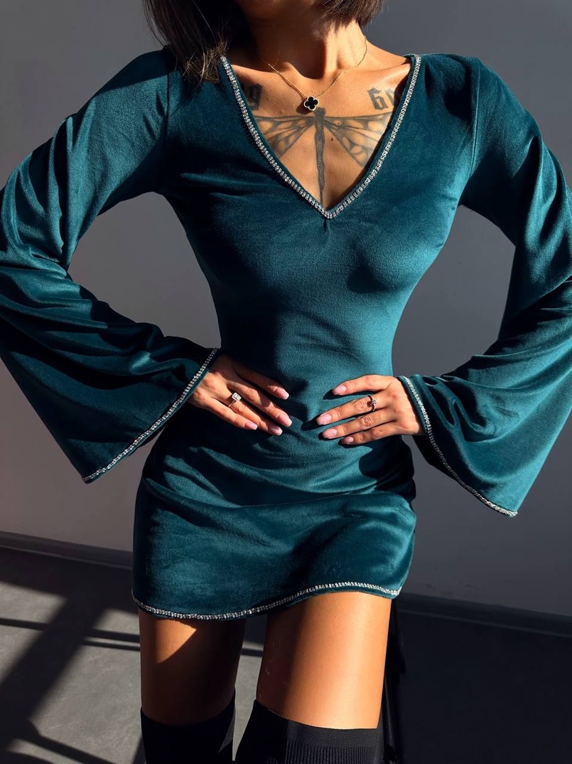 Оксамитова сукня,  декорована стразами з розкльошоними рукавами  Оксамитова сукня,  декорована стразами з розкльошоними рукавами  | PUSHKA SHOP