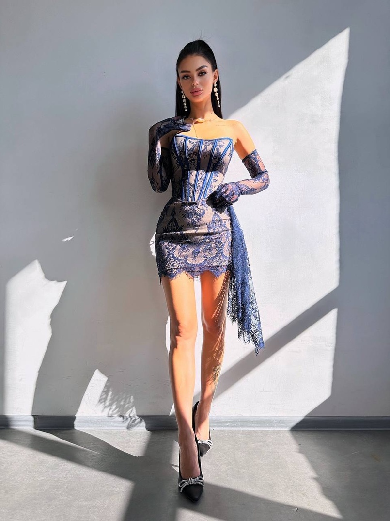 Сукня міні зі шлейфом та рукавичками Сукня міні зі шлейфом та рукавичками | PUSHKA SHOP