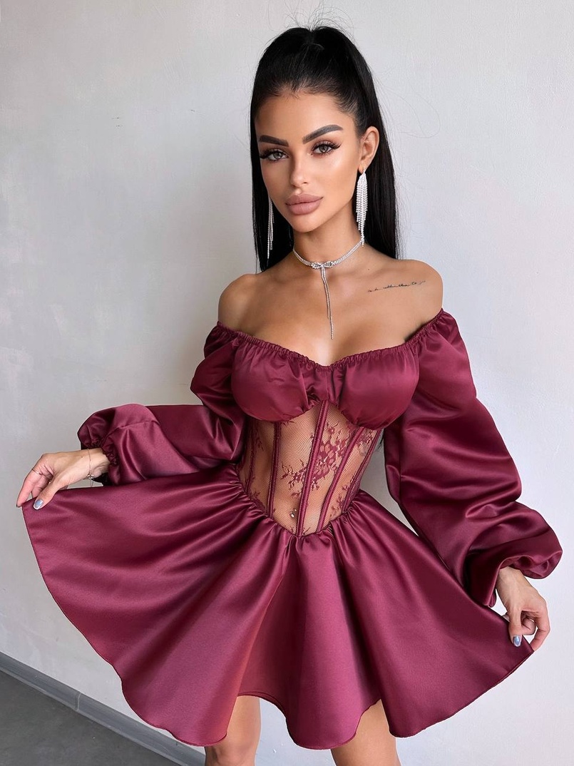 Атласна сукня з обʼємними рукавами та мереживом Атласна сукня з обʼємними рукавами та мереживом | PUSHKA SHOP