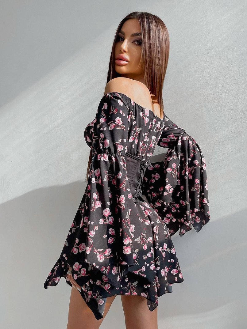 Платье  ассиметричного кроя с расклешенными рукавами + корсет декорированный стразами  Платье  ассиметричного кроя с расклешенными рукавами + корсет декорированный стразами  | PUSHKA SHOP