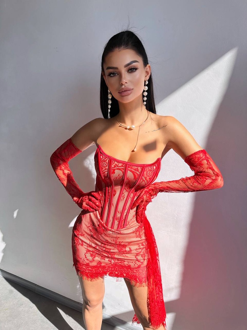 Сукня міні зі шлейфом та рукавичками Сукня міні зі шлейфом та рукавичками | PUSHKA SHOP