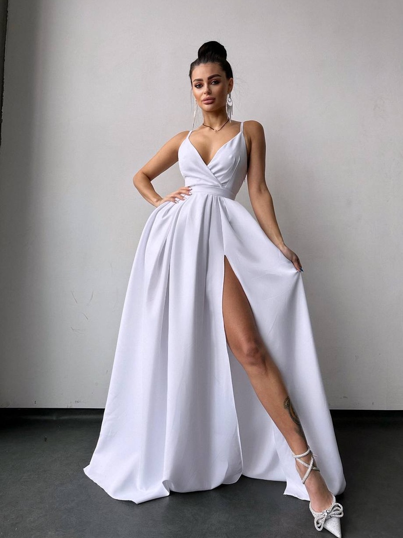 Сукня максі на тонких бретелях з розрізом на спідниці  Сукня максі на тонких бретелях з розрізом на спідниці  | PUSHKA SHOP