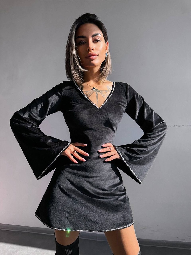 Оксамитова сукня,  декорована стразами з розкльошоними рукавами  Оксамитова сукня,  декорована стразами з розкльошоними рукавами  | PUSHKA SHOP