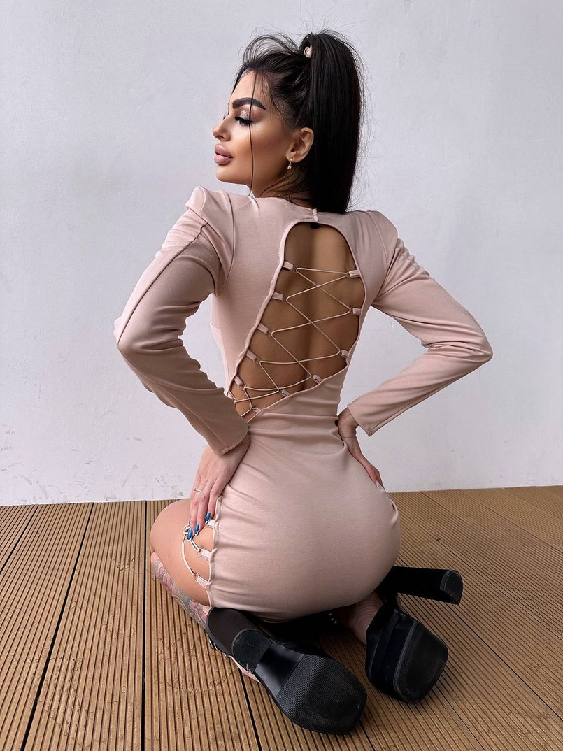 Сукня міді з підплічниками та шнурівкою Розмір вирізу можна регулювати шнурівкою Сукня міді з підплічниками та шнурівкою Розмір вирізу можна регулювати шнурівкою | PUSHKA SHOP