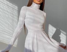 Приталенное трикотажное платье с высоким горлом Приталенное трикотажное платье с высоким горлом | PUSHKA SHOP