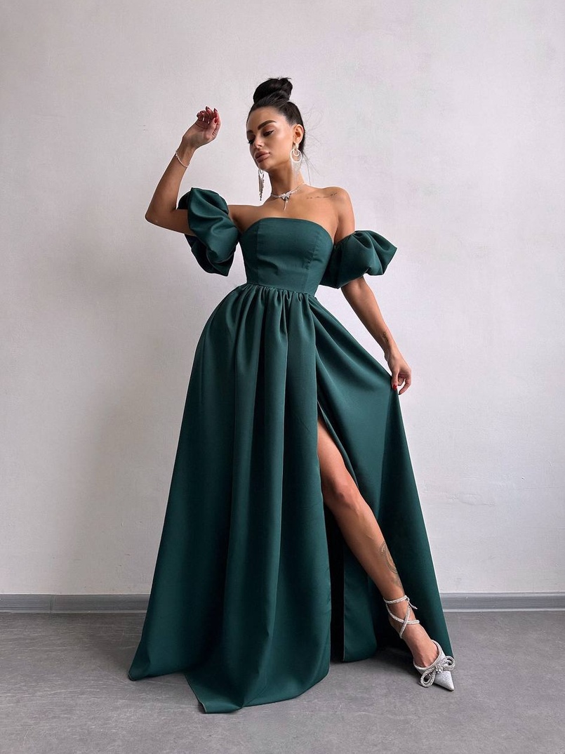 Сукня максі  з розрізом на спідниці та об’ємними рукавами  Сукня максі  з розрізом на спідниці та об’ємними рукавами  | PUSHKA SHOP