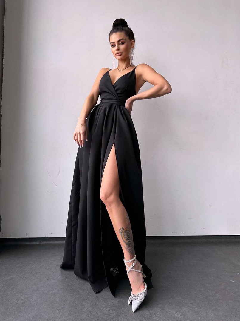 Сукня максі на тонких бретелях з розрізом на спідниці  Сукня максі на тонких бретелях з розрізом на спідниці  | PUSHKA SHOP