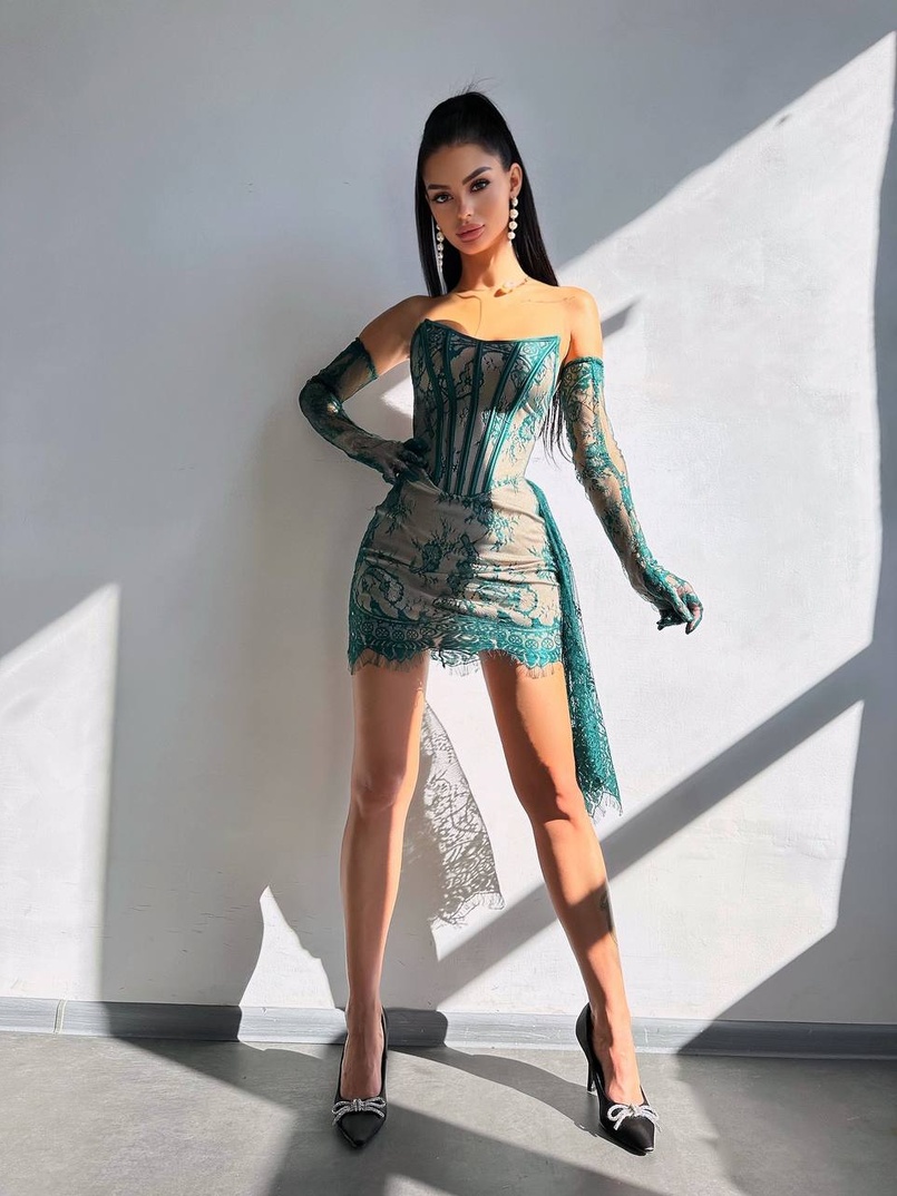 Сукня міні зі шлейфом та рукавичками Сукня міні зі шлейфом та рукавичками | PUSHKA SHOP