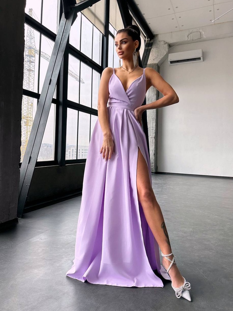 Сукня максі на тонких бретелях з розрізом на спідниці  Сукня максі на тонких бретелях з розрізом на спідниці  | PUSHKA SHOP