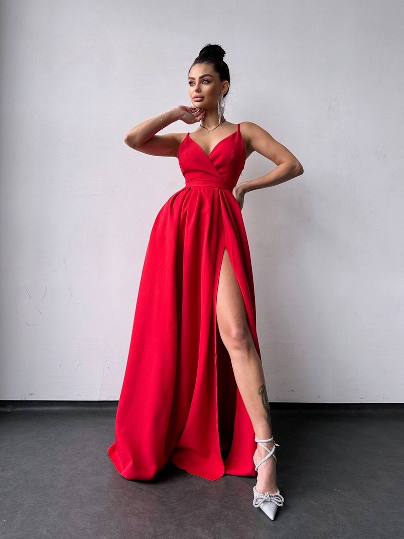 Сукня максі на тонких бретелях з розрізом на спідниці  Сукня максі на тонких бретелях з розрізом на спідниці  | PUSHKA SHOP