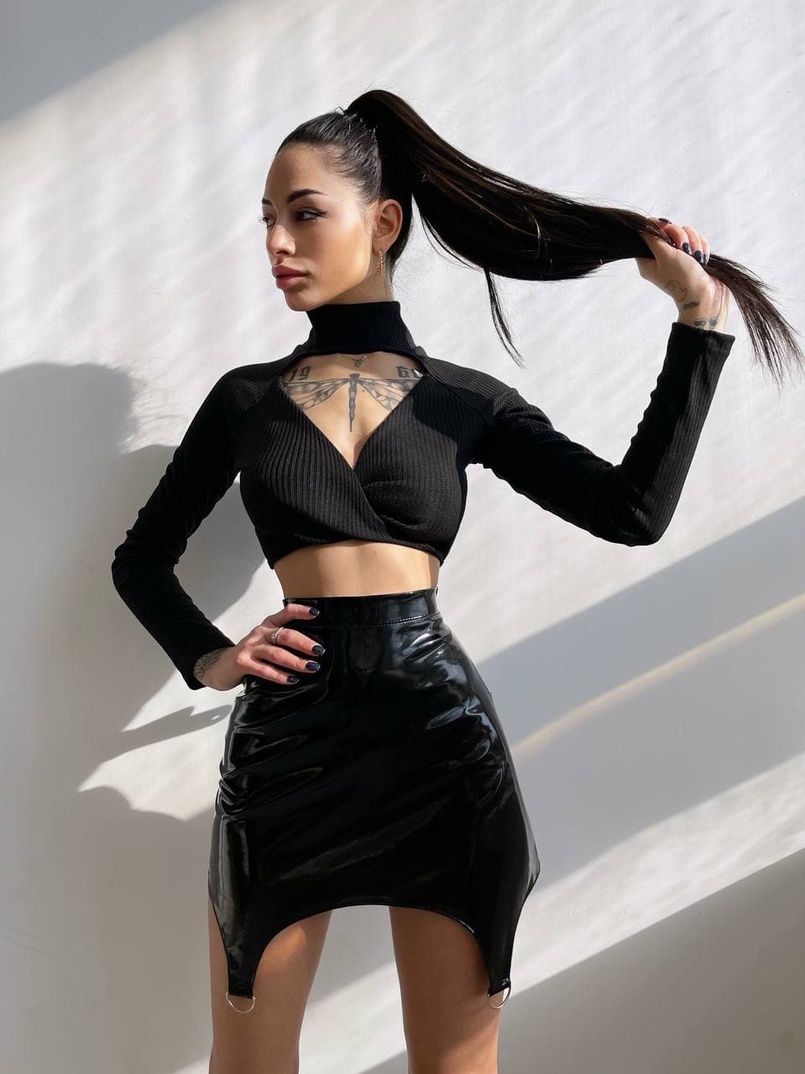Комплект:  трикотажный топ с запахом + юбка из лаковой эко-кожи | PUSHKA SHOP