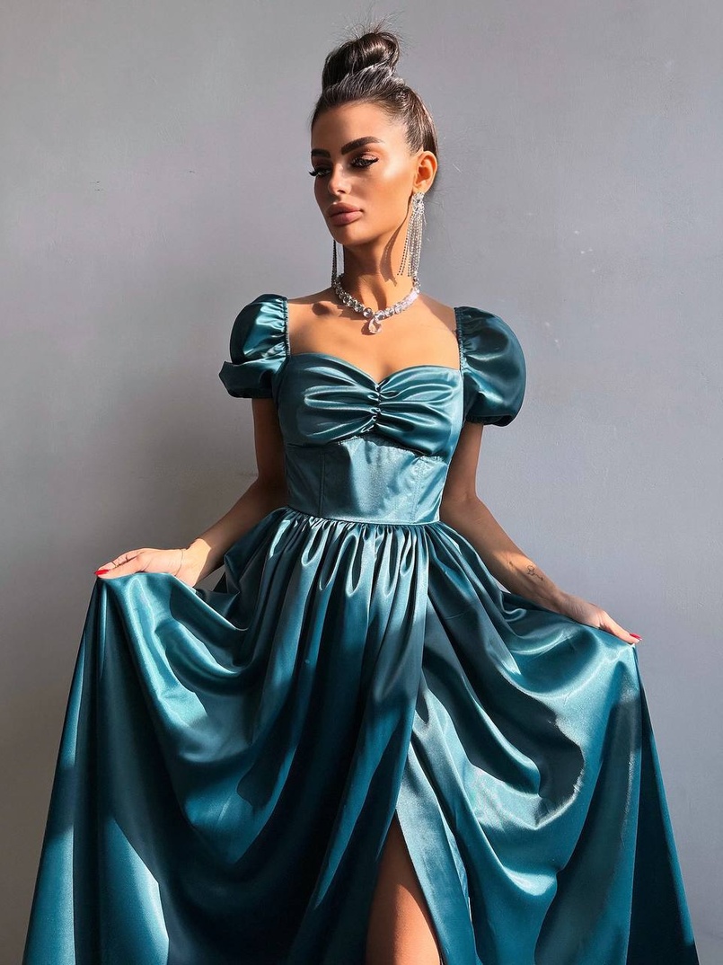 Атласна сукня максі із розрізом на спідниці Атласна сукня максі із розрізом на спідниці | PUSHKA SHOP