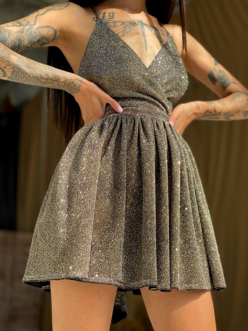 Блестящее платье с пышной юбкой и шнуровкой на спинке  Блестящее платье с пышной юбкой и шнуровкой на спинке  | PUSHKA SHOP