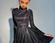 Блестящее платье с расклешенной юбкой и высоким воротом   Блестящее платье с расклешенной юбкой и высоким воротом   | PUSHKA SHOP