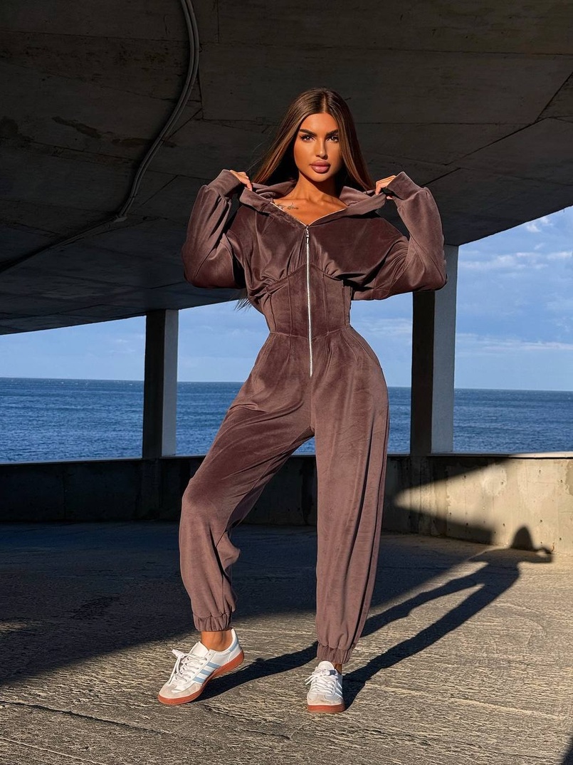 Велюровий комбінезон з елементами корсету Велюровий комбінезон з елементами корсету | PUSHKA SHOP