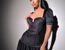 Оксамитова сукня , декорована стразами  зі шнурівкою з боків  Оксамитова сукня , декорована стразами  зі шнурівкою з боків  | PUSHKA SHOP