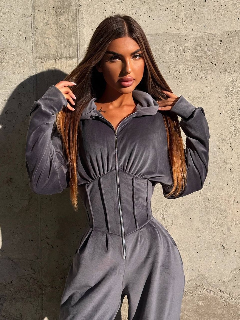 Велюровий комбінезон з елементами корсету Велюровий комбінезон з елементами корсету | PUSHKA SHOP