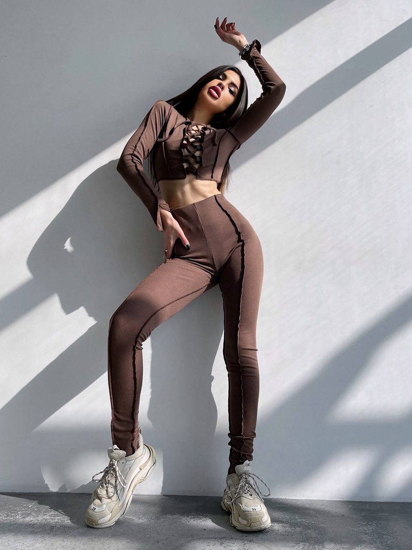 Комплект: топ зі шнурівкою на грудях + легінси Комплект: топ зі шнурівкою на грудях + легінси | PUSHKA SHOP