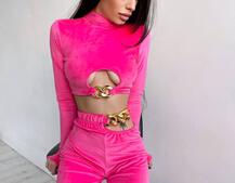 Велюровий костюм з ланцюжками: топ + джоггери Велюровий костюм з ланцюжками: топ + джоггери | PUSHKA SHOP