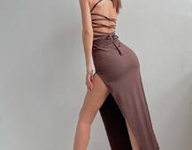 Трикотажное платье со шнуровкой на спинке и вырезом на ножке  Трикотажное платье со шнуровкой на спинке и вырезом на ножке  | PUSHKA SHOP