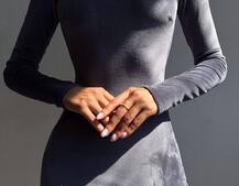 Оксамитова сукня з розрізом, декорована стразами. Оксамитова сукня з розрізом, декорована стразами. | PUSHKA SHOP