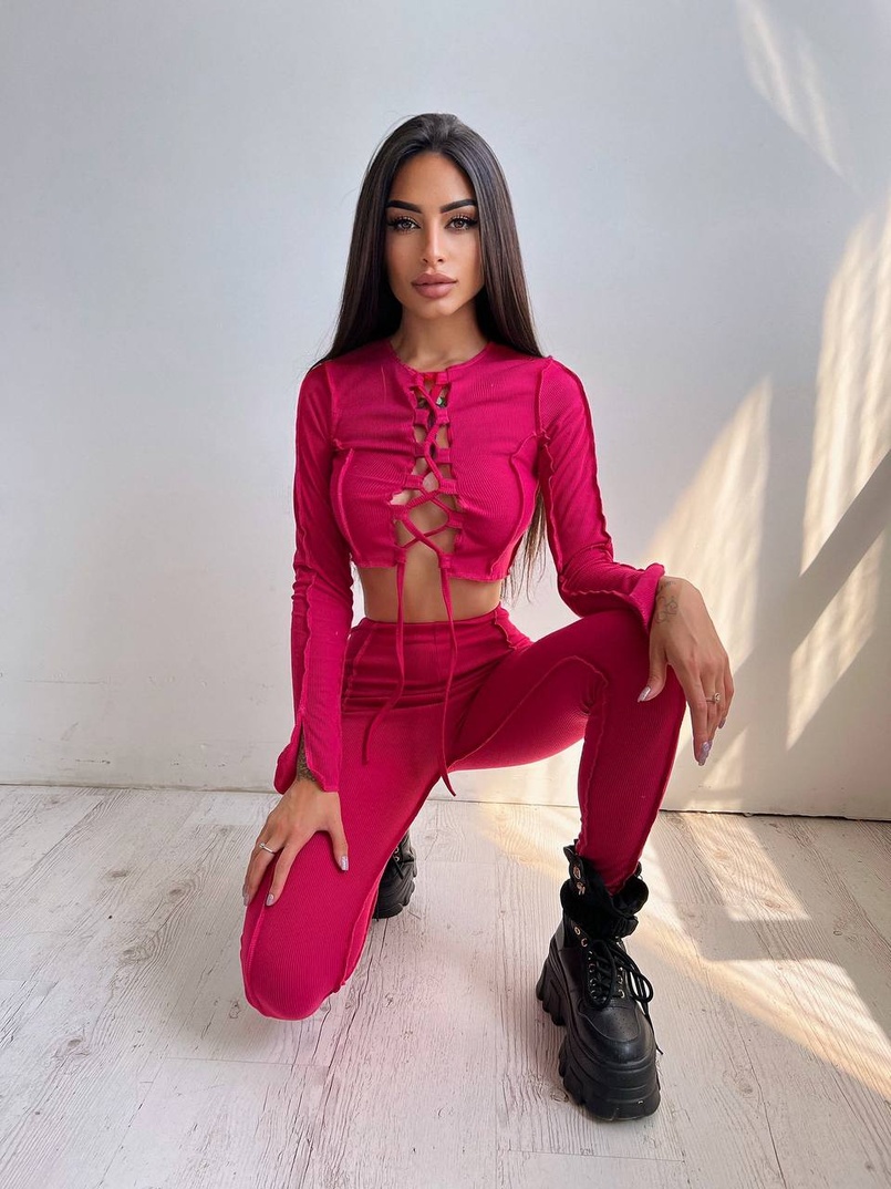 Комплект: топ зі шнурівкою на грудях + легінси Комплект: топ зі шнурівкою на грудях + легінси | PUSHKA SHOP