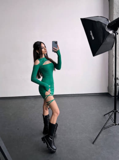 Трикотажне плаття по фігурі зі шнурівкою на ніжці Трикотажне плаття по фігурі зі шнурівкою на ніжці | PUSHKA SHOP