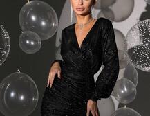 Сяюча сукня міні із завʼязкою на ніжці Сяюча сукня міні із завʼязкою на ніжці | PUSHKA SHOP