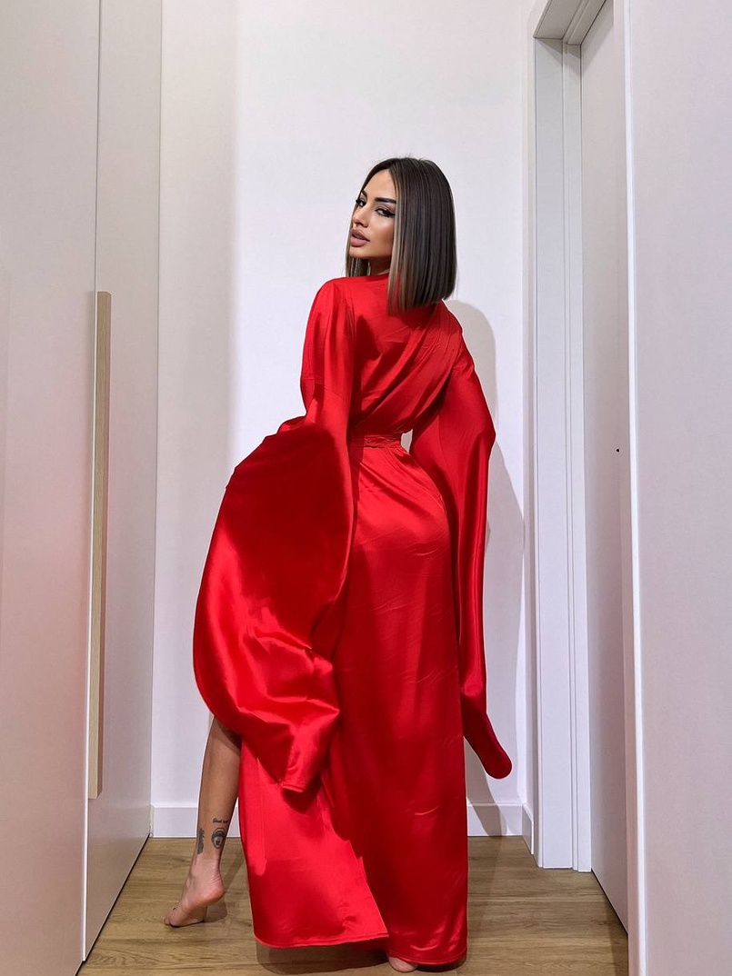 Шовковий халатик із розкльошеними рукавами Шовковий халатик із розкльошеними рукавами | PUSHKA SHOP