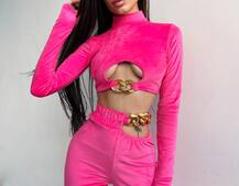 Велюровий костюм з ланцюжками: топ + джоггери Велюровий костюм з ланцюжками: топ + джоггери | PUSHKA SHOP