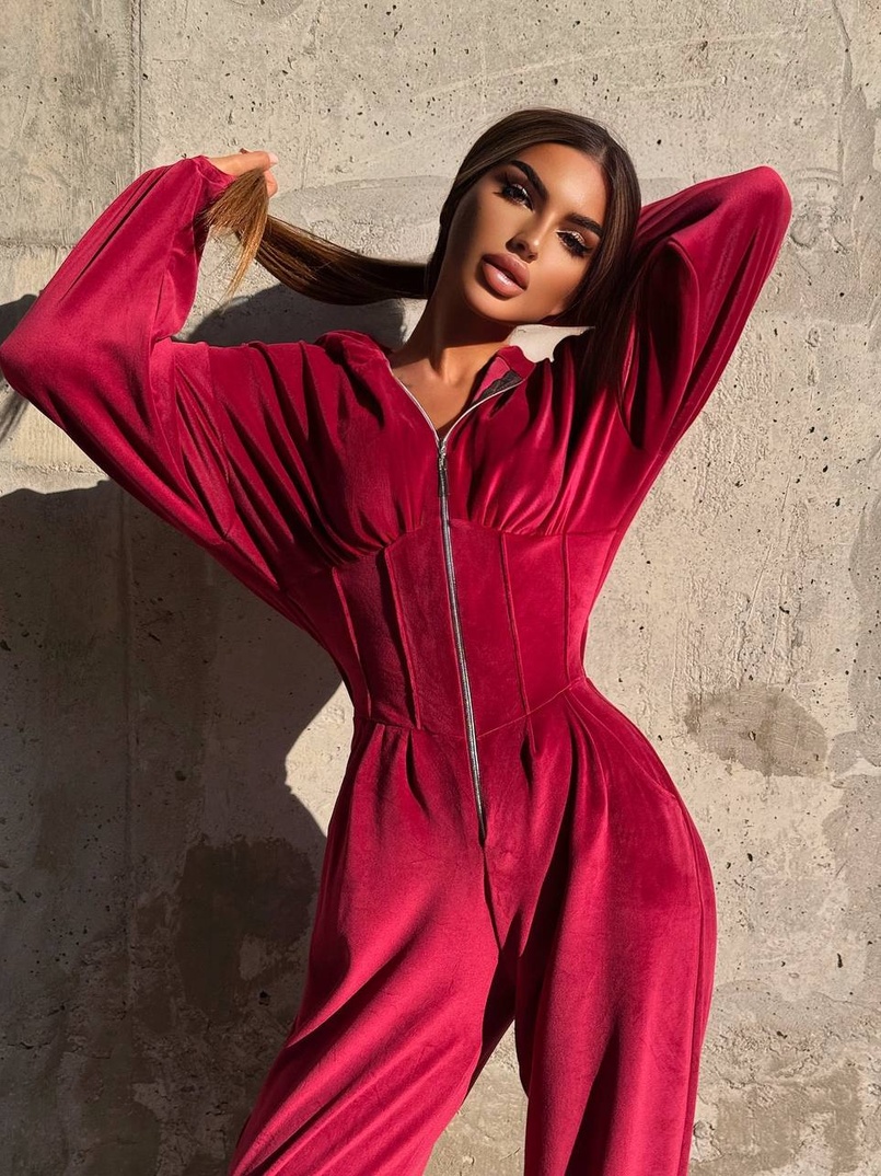 Велюровий комбінезон з елементами корсету Велюровий комбінезон з елементами корсету | PUSHKA SHOP