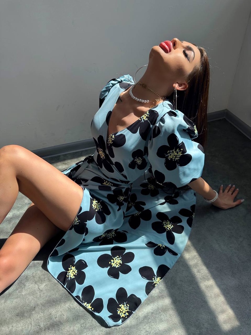 Сукня міді  із запахом та об'ємними рукавами Сукня міді  із запахом та об'ємними рукавами | PUSHKA SHOP