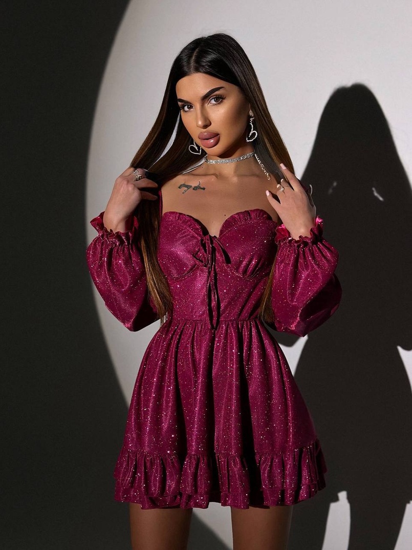 Блискуча сукня з чашечками та пишною спідницею Блискуча сукня з чашечками та пишною спідницею | PUSHKA SHOP