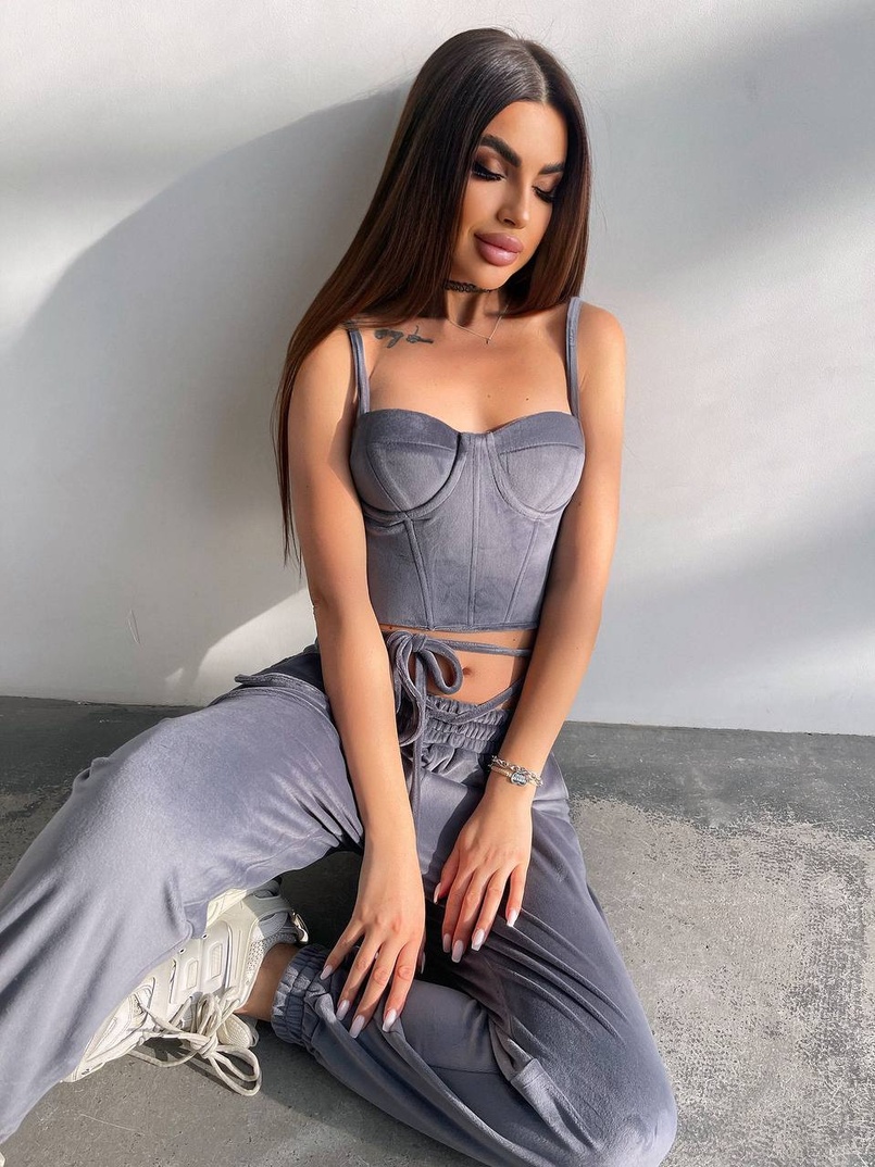 Велюровий комплект трійка: кофта + корсет з чашечками + джогери  Велюровий комплект трійка: кофта + корсет з чашечками + джогери  | PUSHKA SHOP