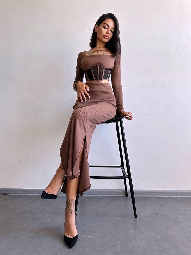 Трикотажний комплект: топ з елементами корсету та спідниця з розрізами  Трикотажний комплект: топ з елементами корсету та спідниця з розрізами  | PUSHKA SHOP