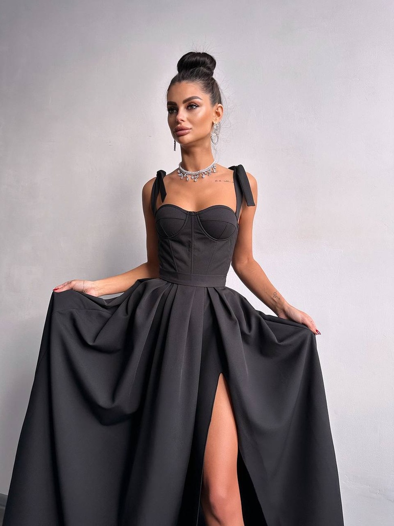 Сукня максі із чашечками та корсетним верхом Сукня максі із чашечками та корсетним верхом | PUSHKA SHOP