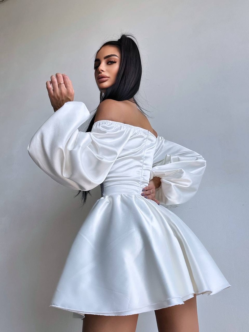 Атласна сукня з обʼємними рукавами та мереживом Атласна сукня з обʼємними рукавами та мереживом | PUSHKA SHOP