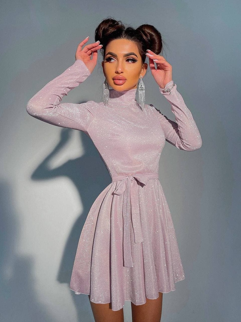 Блестящее платье с расклешенной юбкой и высоким воротом   Блестящее платье с расклешенной юбкой и высоким воротом   | PUSHKA SHOP