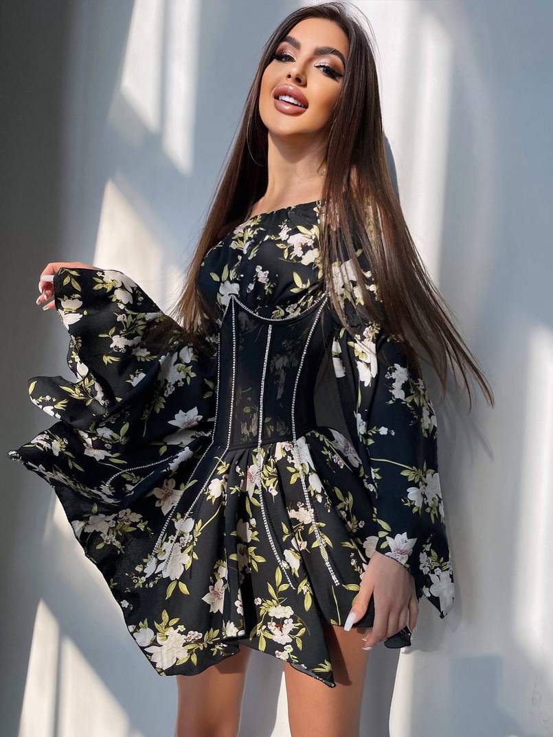 Сукня асиметричного крою з розкльошеними рукавами + корсет декорований стразами Ручна робота Сукня асиметричного крою з розкльошеними рукавами + корсет декорований стразами Ручна робота | PUSHKA SHOP