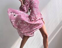 Сукня -міді зі шнурівкою на спинці та розрізом на ніжці Сукня -міді зі шнурівкою на спинці та розрізом на ніжці | PUSHKA SHOP