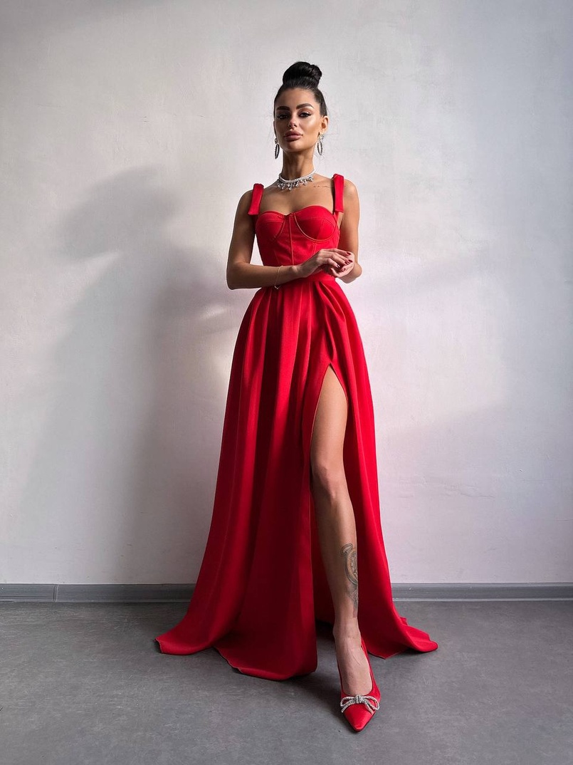 Сукня максі із чашечками та корсетним верхом Сукня максі із чашечками та корсетним верхом | PUSHKA SHOP