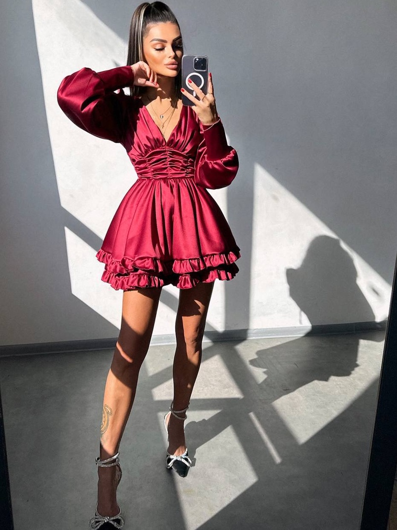 Атласна сукня з пишною подвійною спідницею та об‘ємними рукавами Атласна сукня з пишною подвійною спідницею та об‘ємними рукавами | PUSHKA SHOP