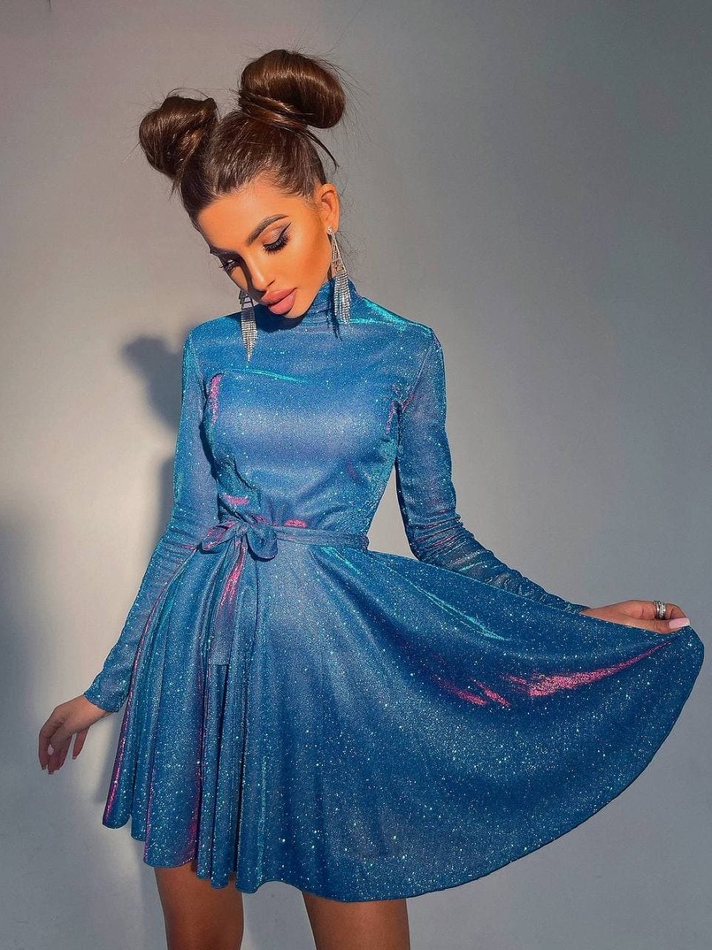 Блестящее платье с расклешенной юбкой и высоким воротом   Блестящее платье с расклешенной юбкой и высоким воротом   | PUSHKA SHOP