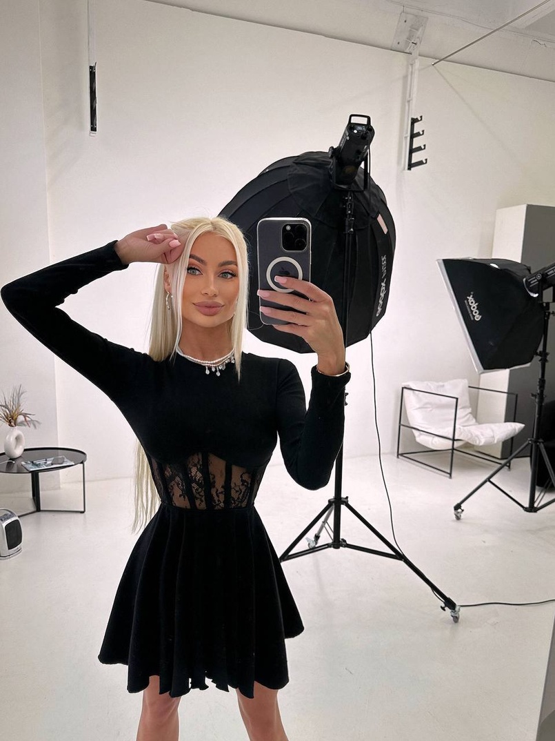 Трикотажна корсетна сукня з мереживом та пишною спідницею  Трикотажна корсетна сукня з мереживом та пишною спідницею  | PUSHKA SHOP