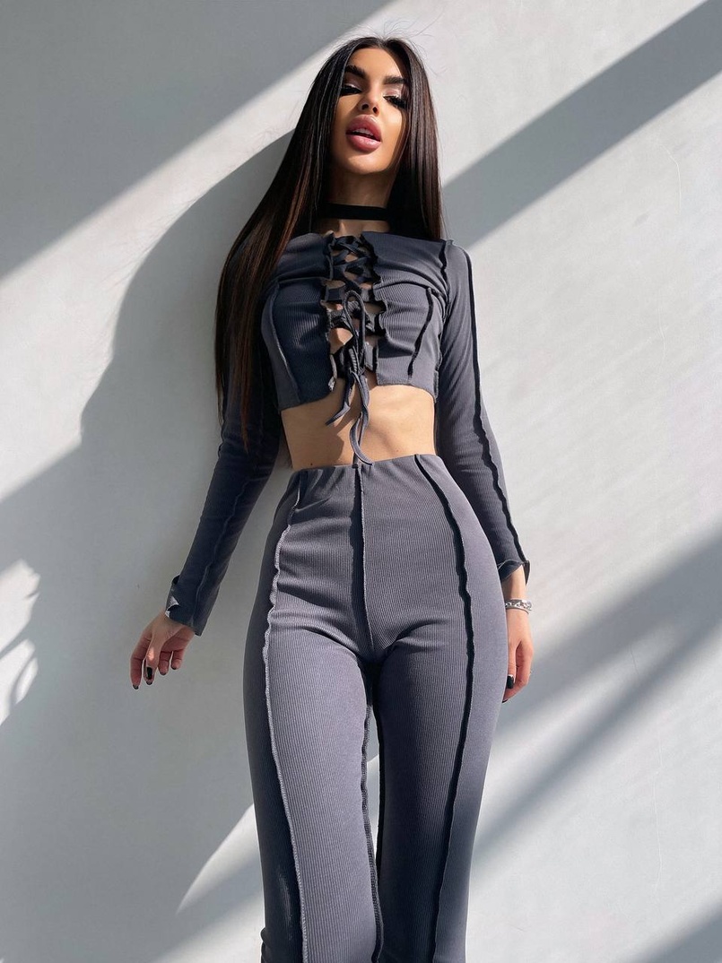 Комплект: топ зі шнурівкою на грудях + легінси Комплект: топ зі шнурівкою на грудях + легінси | PUSHKA SHOP