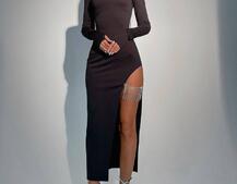 Сукня з розрізом, декорована бахромою зі страз Сукня з розрізом, декорована бахромою зі страз | PUSHKA SHOP