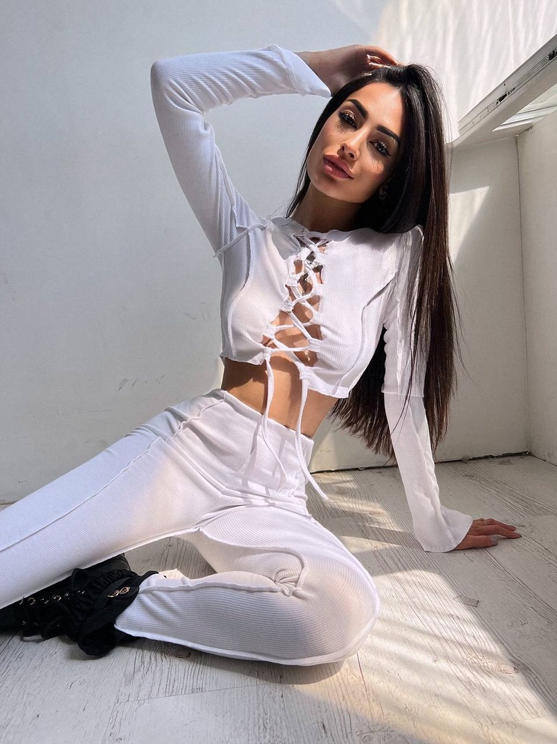 Комплект: топ зі шнурівкою на грудях + легінси Комплект: топ зі шнурівкою на грудях + легінси | PUSHKA SHOP